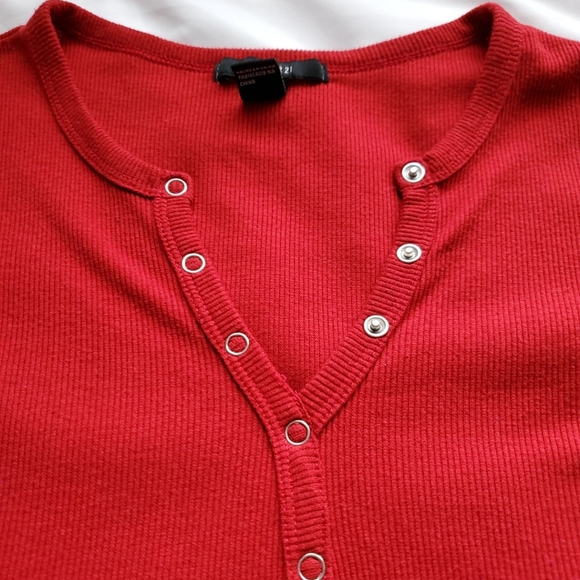 Forever 21 red button crop top - Picture 2 of 3
